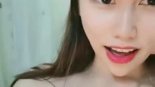 她的绿帽老公在旁边也不知道真睡还是装睡