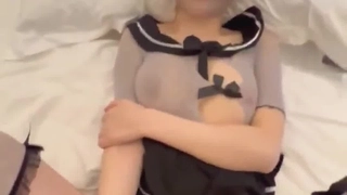 女丽网穿牛仔衣的19岁女孩口交射嘴里