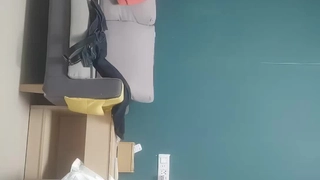 阿拉蕾眼镜鸭舌帽妹子，带个肚兜儿道具自慰，插穴，刺激出了很多白浆