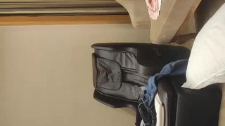 欧洲少女被抓到偷窃,脱衣舞和性交