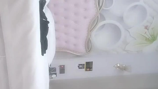 《泽泽奉上》2个闺蜜伺候的好好的