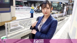 勾搭会所里的女部长激情啪啪，直接上手扒光享受骚逼的交大鸡巴，情趣房间床上各种抽插，叫的好骚插的好猛