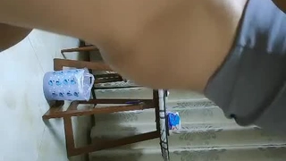 泡泡屁股啦啦队长在自制视频中让她的屁眼被打眼色
